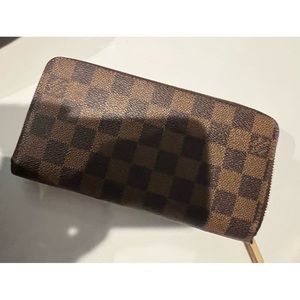 Louis Vuitton Zippy Wallet